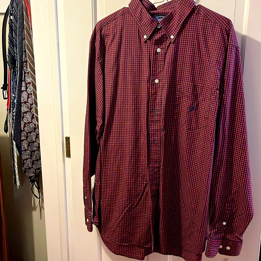 Men’s Nautica long sleeve button down XL